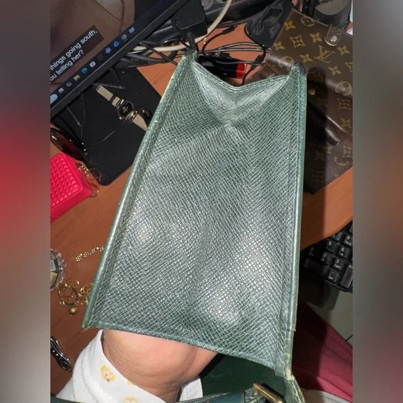 Project Louis Vuitton Green Leather clutch with Gold Lock - Picture 10 of 15